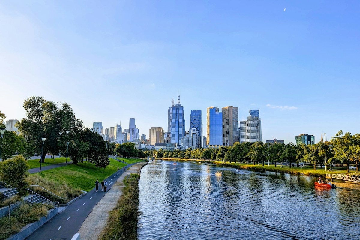 Melbourne skyline reflecting in the Yarra River on a clear day